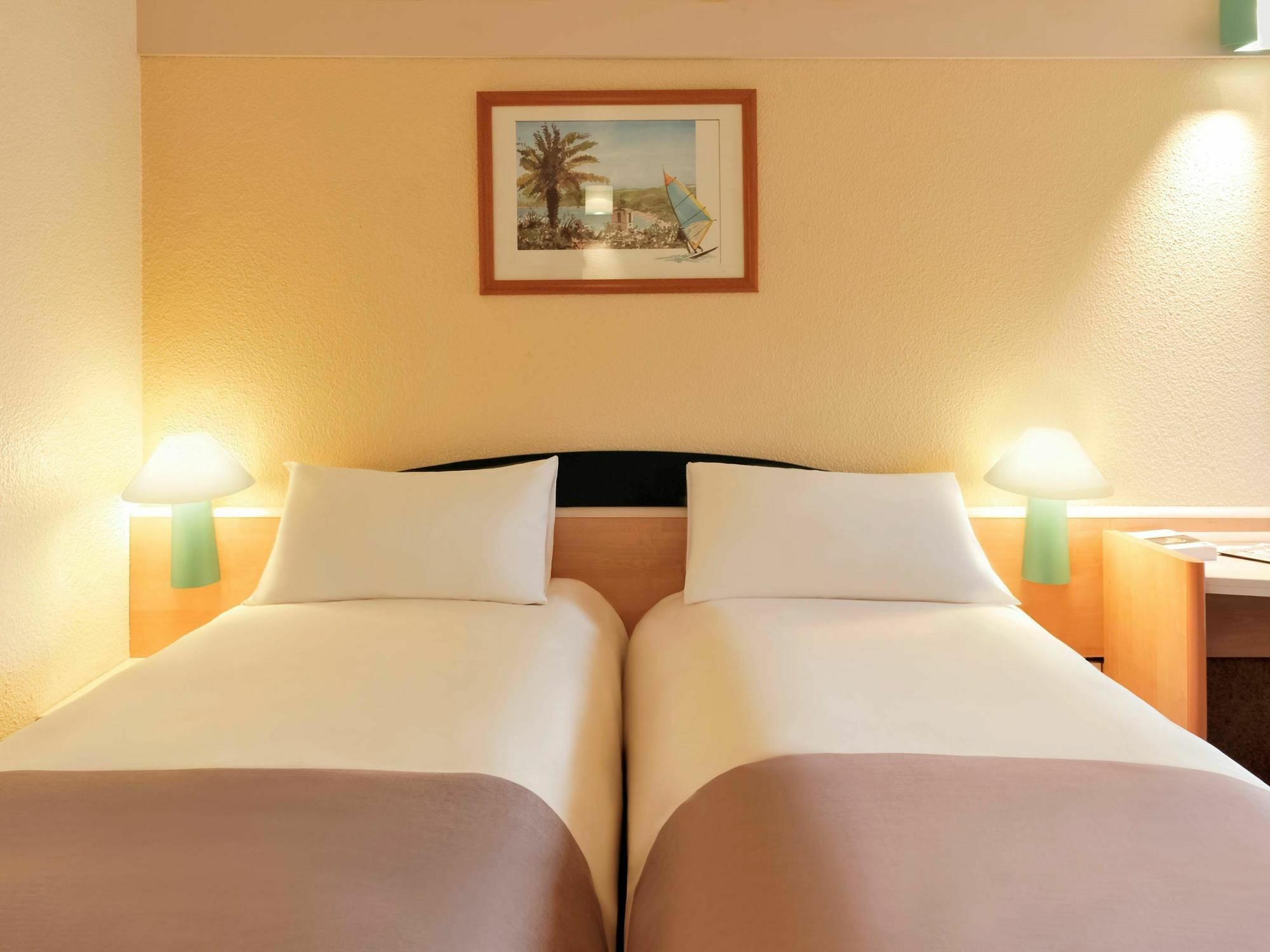 Ibis Styles Boulogne Sur Mer Centre Cathedrale Exterior photo