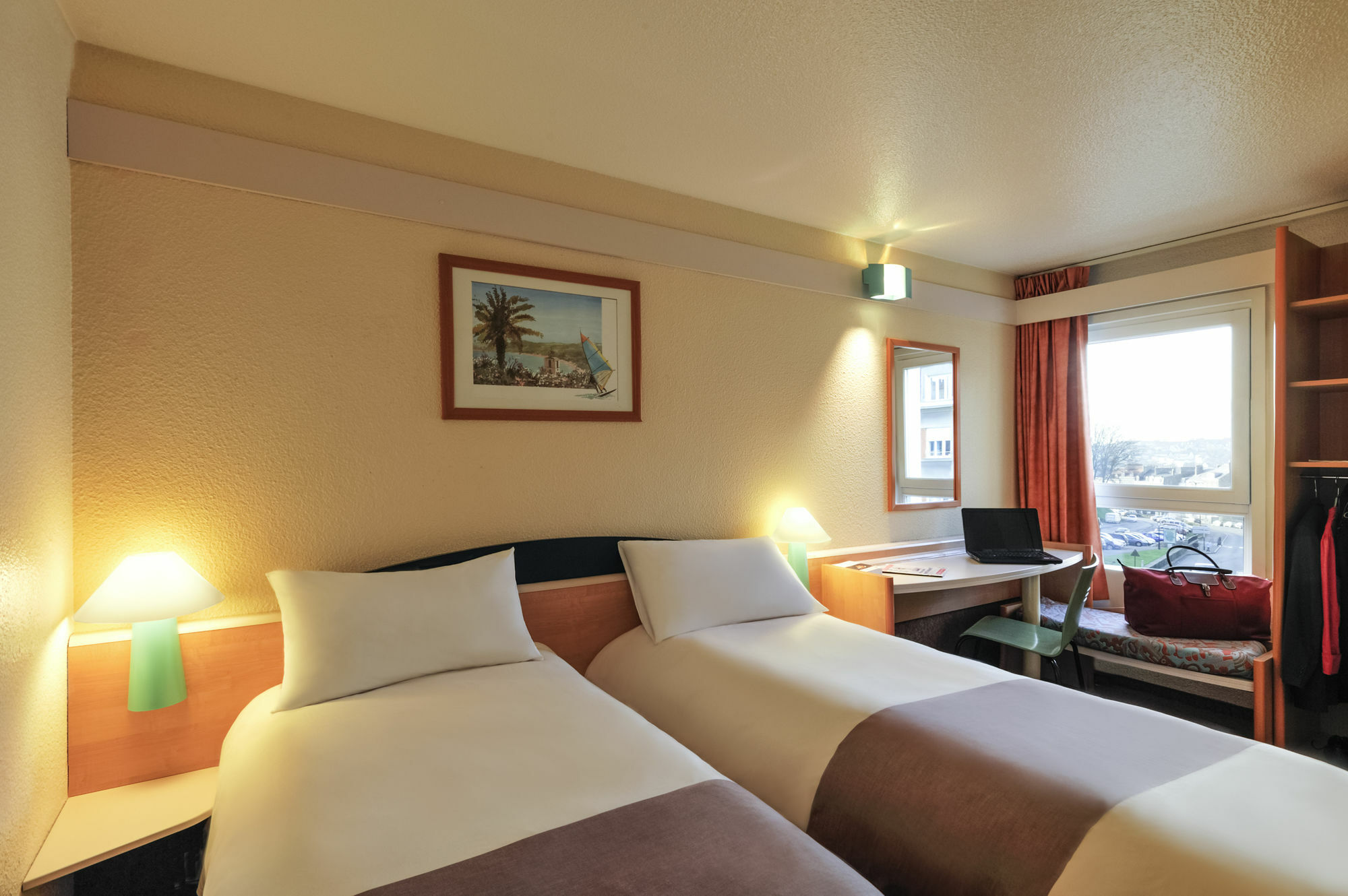 Ibis Styles Boulogne Sur Mer Centre Cathedrale Exterior photo